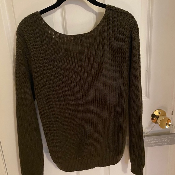 Long sleeve, low cut sweater - Picture 2 of 3